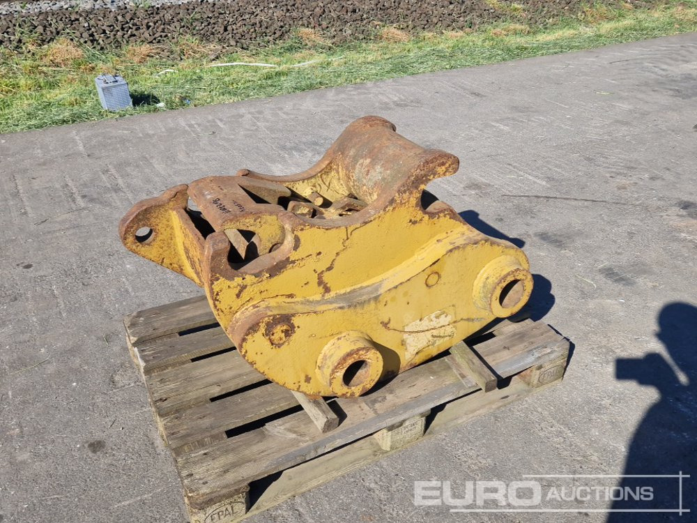 Hydraulic Quick Hitch to suit CAT 325 - Quick coupler: picture 1 Hydraulic Quick Hitch to suit CAT 325 - Quick coupler: picture 1