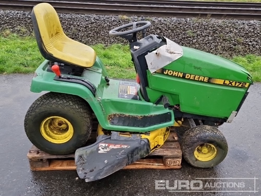 John Deere LX172 - Garden mower: picture 5 John Deere LX172 - Garden mower: picture 5