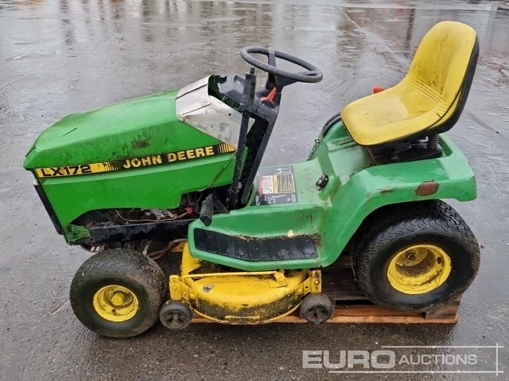 John Deere LX172 - Garden mower: picture 2 John Deere LX172 - Garden mower: picture 2
