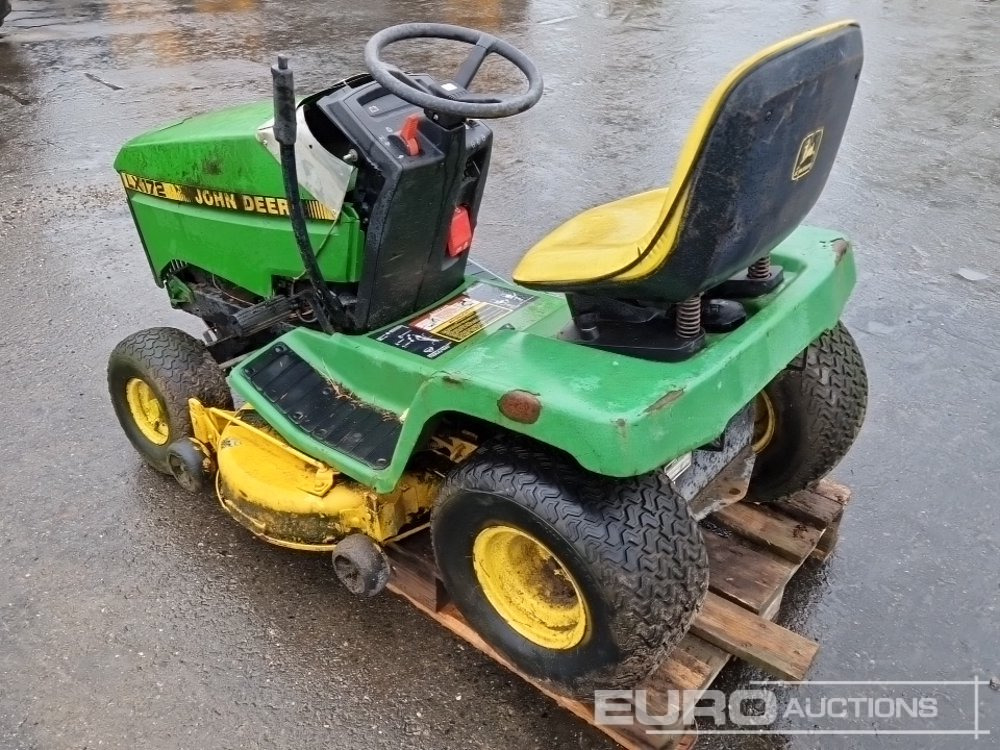 John Deere LX172 - Garden mower: picture 3 John Deere LX172 - Garden mower: picture 3