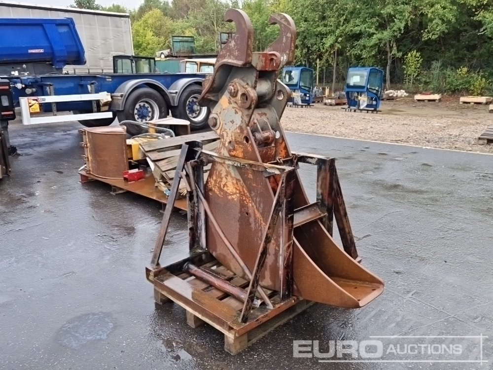 Liebherr 14" Tip Out Digging Bucket - Bucket: picture 4 Liebherr 14" Tip Out Digging Bucket - Bucket: picture 4