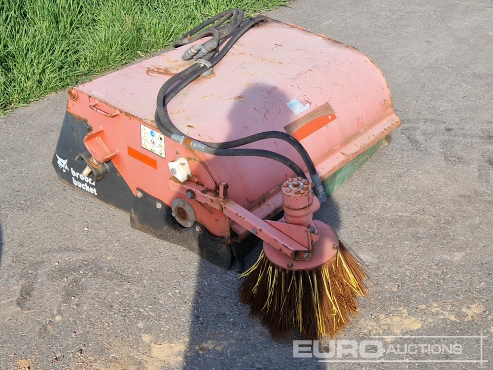 2011 Attec Sweeper to suit Skidsteer - Material handling equipment: picture 4 2011 Attec Sweeper to suit Skidsteer - Material handling equipment: picture 4