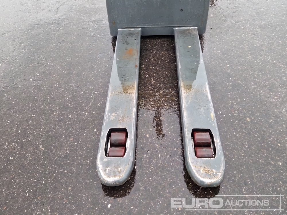 Hyster Walk Behind Electric Palket Truck - Material handling equipment: picture 5 Hyster Walk Behind Electric Palket Truck - Material handling equipment: picture 5