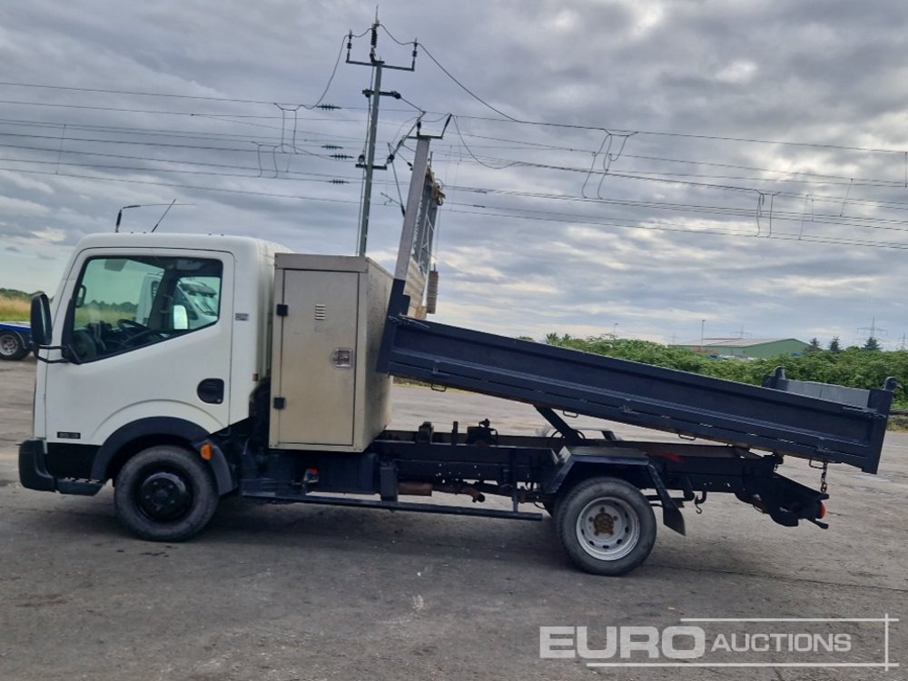 Nissan Cabstar - Flatbed van: picture 2 Nissan Cabstar - Flatbed van: picture 2