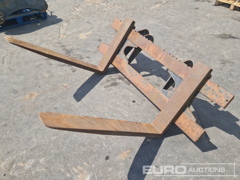 Pallet Forks to suit CAT 938 - Quick coupler: picture 1 Pallet Forks to suit CAT 938 - Quick coupler: picture 1