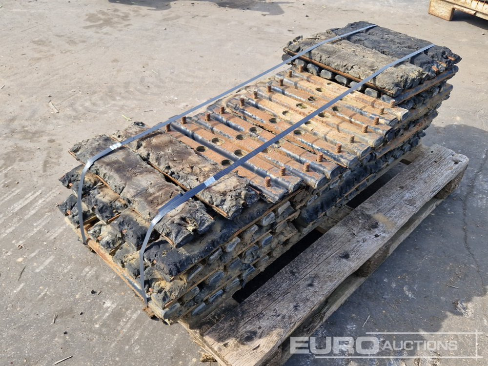 Pallet of Floor Plates to suit Caterpillar 308 - Construction equipment: picture 4 Pallet of Floor Plates to suit Caterpillar 308 - Construction equipment: picture 4