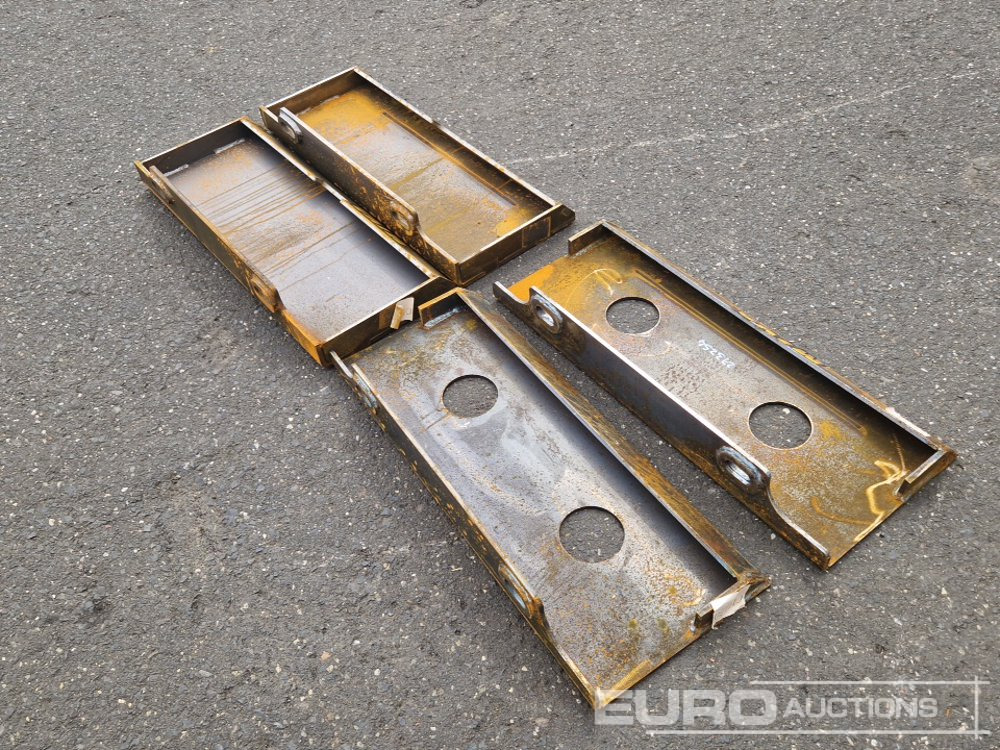 QH to suit Mini Skidsteer Loader (4 of) - Quick coupler: picture 3 QH to suit Mini Skidsteer Loader (4 of) - Quick coupler: picture 3