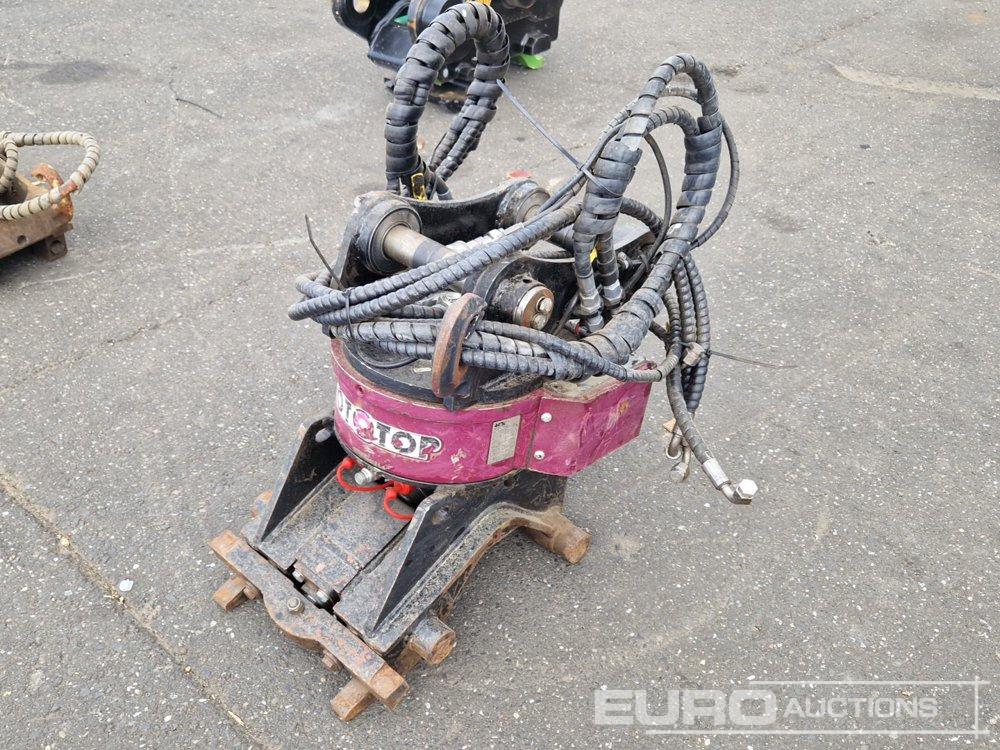 RT601 Hydraulic Roto Tilt Quick Hitch - Quick coupler: picture 1 RT601 Hydraulic Roto Tilt Quick Hitch - Quick coupler: picture 1