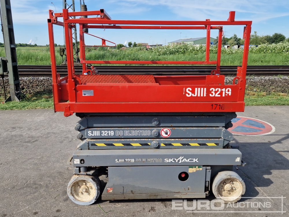 SkyJack SJ111-3219 - Aerial platform: picture 2 SkyJack SJ111-3219 - Aerial platform: picture 2