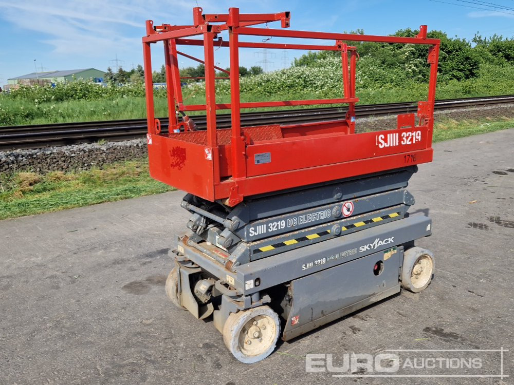 SkyJack SJ111-3219 - Aerial platform: picture 1 SkyJack SJ111-3219 - Aerial platform: picture 1
