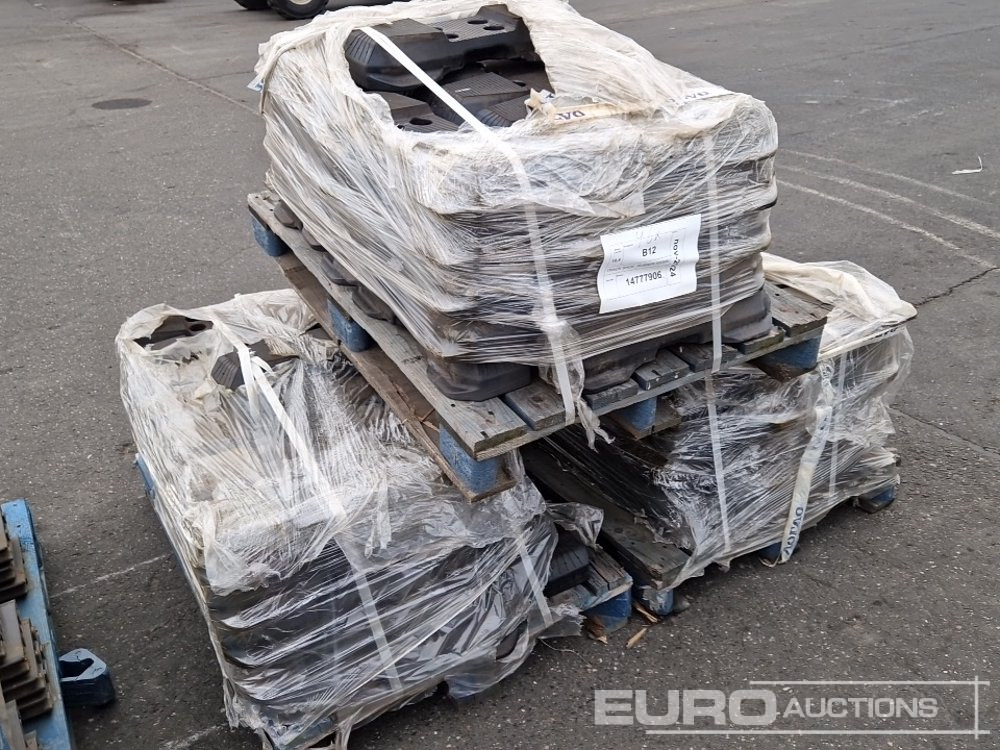 500mm Rubber Block Pads to suit Volvo EC305/EC330 (3 Pallets) - Spare parts for Excavator: picture 1 500mm Rubber Block Pads to suit Volvo EC305/EC330 (3 Pallets) - Spare parts for Excavator: picture 1