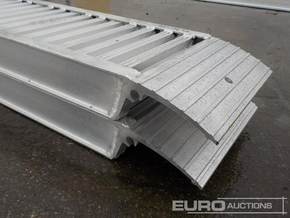 Unused CLM 85.25 Aluminium Loading Ramps (2 of) 2920kg Capacity, 2500mm Length - Loading ramp: picture 4 Unused CLM 85.25 Aluminium Loading Ramps (2 of) 2920kg Capacity, 2500mm Length - Loading ramp: picture 4