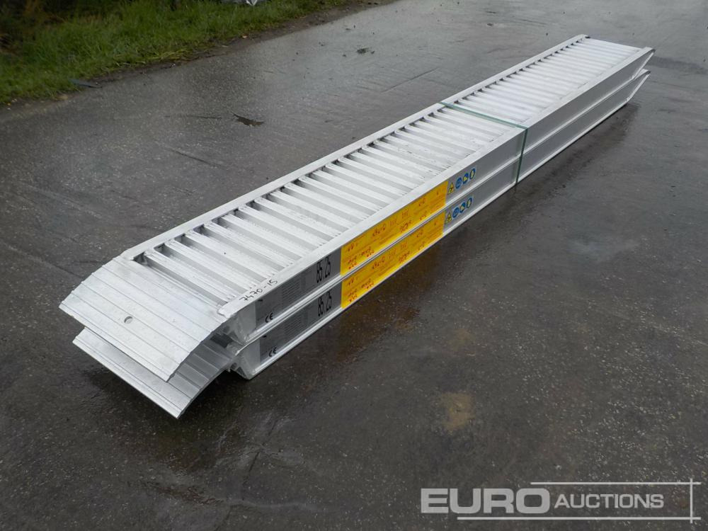 Unused CLM 85.25 Aluminium Loading Ramps (2 of) 2920kg Capacity, 2500mm Length - Loading ramp: picture 2 Unused CLM 85.25 Aluminium Loading Ramps (2 of) 2920kg Capacity, 2500mm Length - Loading ramp: picture 2