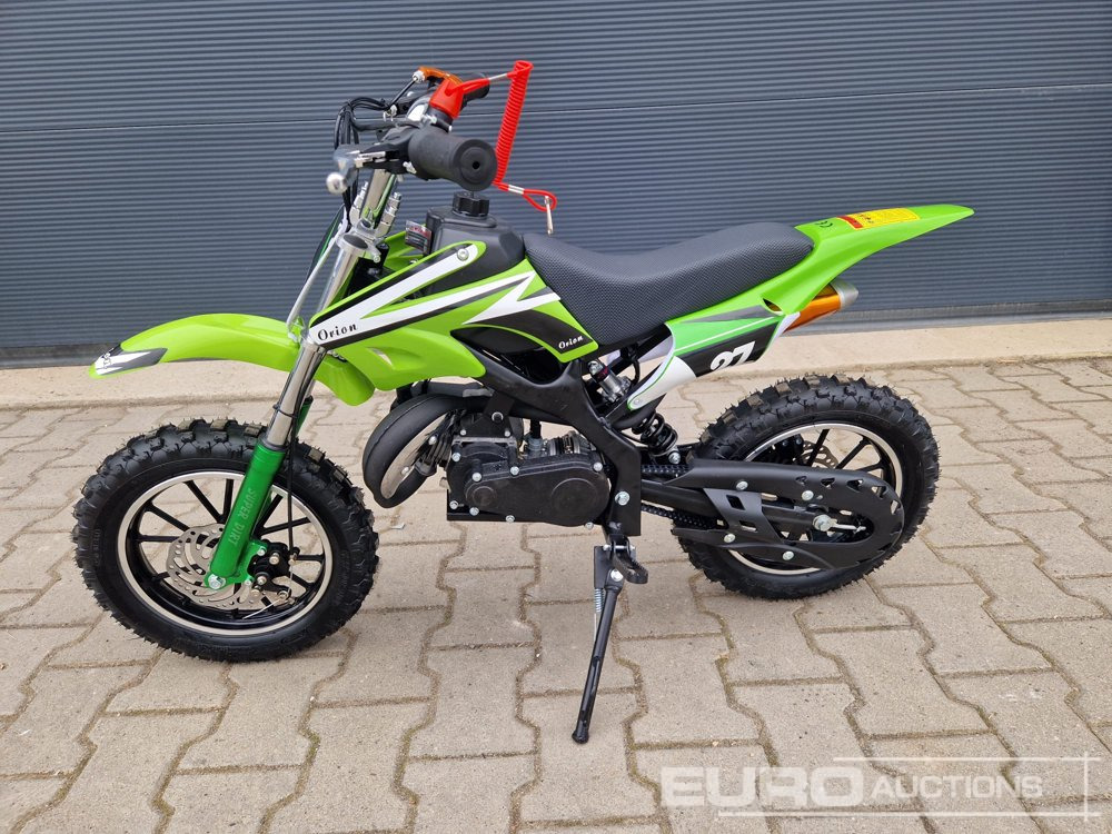 Unused DIRTBIKE 50R-D705 49CC Kids Petrol Motorbike, Automatic - Side-by-side/ ATV: picture 3 Unused DIRTBIKE 50R-D705 49CC Kids Petrol Motorbike, Automatic - Side-by-side/ ATV: picture 3