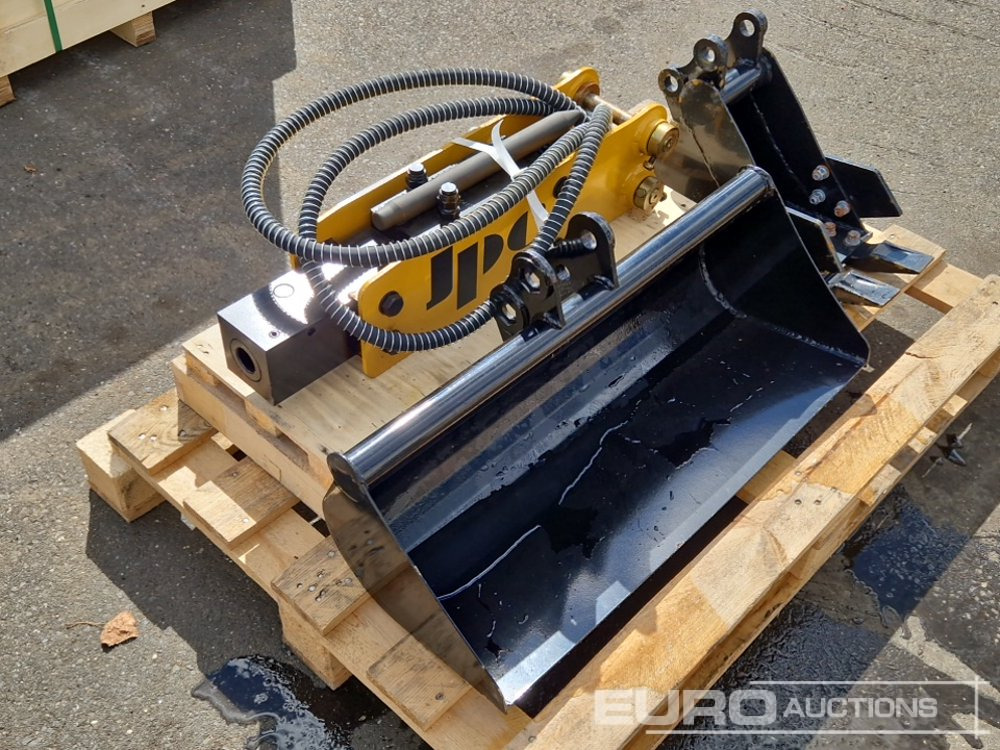 Unused Hydraulic Breaker + 32" Ditching, 8" Digging Bucket - Bucket: picture 4 Unused Hydraulic Breaker + 32" Ditching, 8" Digging Bucket - Bucket: picture 4
