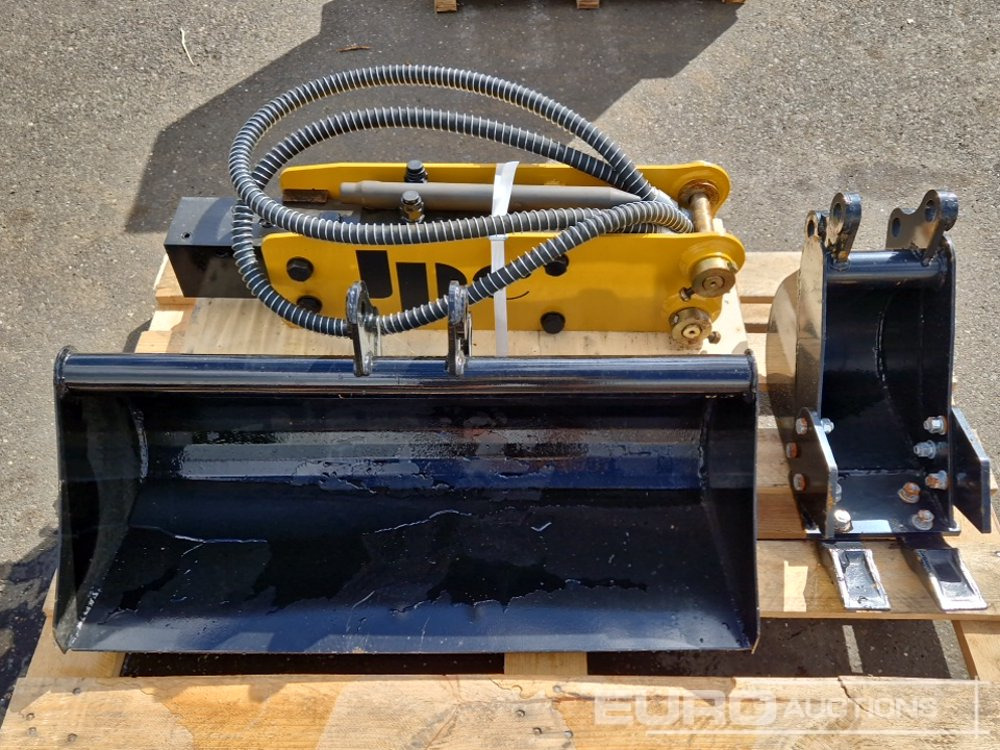 Unused Hydraulic Breaker + 32" Ditching, 8" Digging Bucket - Bucket: picture 1 Unused Hydraulic Breaker + 32" Ditching, 8" Digging Bucket - Bucket: picture 1