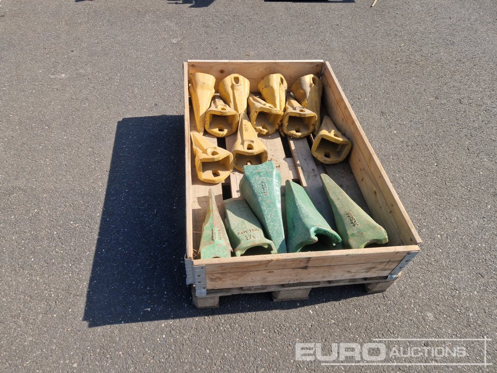 Unused Pallet of Assorted Bucket Teeth - Bucket: picture 2 Unused Pallet of Assorted Bucket Teeth - Bucket: picture 2