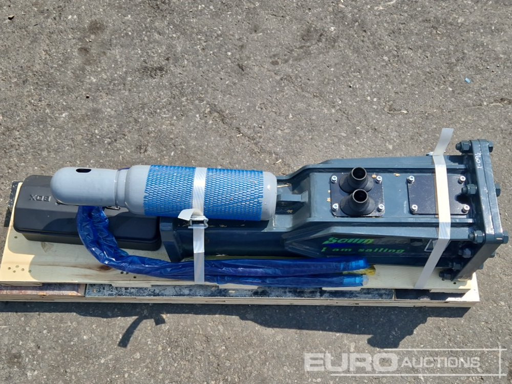 Unused Sailing 40 Hydraulic Breaker, 30mm Pin to suit 1-2 Ton Excavator - Hydraulic hammer: picture 5 Unused Sailing 40 Hydraulic Breaker, 30mm Pin to suit 1-2 Ton Excavator - Hydraulic hammer: picture 5
