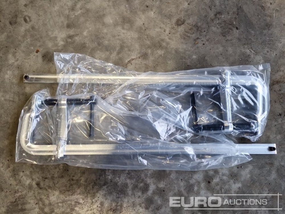 Unused Solid X Forged Welding Clamps 120mm x 600mm (2 Pieces) - Workshop equipment: picture 3 Unused Solid X Forged Welding Clamps 120mm x 600mm (2 Pieces) - Workshop equipment: picture 3