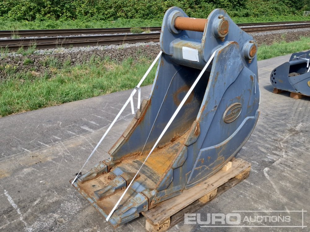 Unused Strickland 24" Digging Bucket to suit JCB JS260 - Bucket: picture 1 Unused Strickland 24" Digging Bucket to suit JCB JS260 - Bucket: picture 1