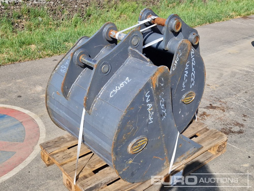 Unused Strickland 30", 18" Digging Buckets, 45mm Pin to suit Hitachi ZX65 (2 of) - Bucket: picture 3 Unused Strickland 30", 18" Digging Buckets, 45mm Pin to suit Hitachi ZX65 (2 of) - Bucket: picture 3