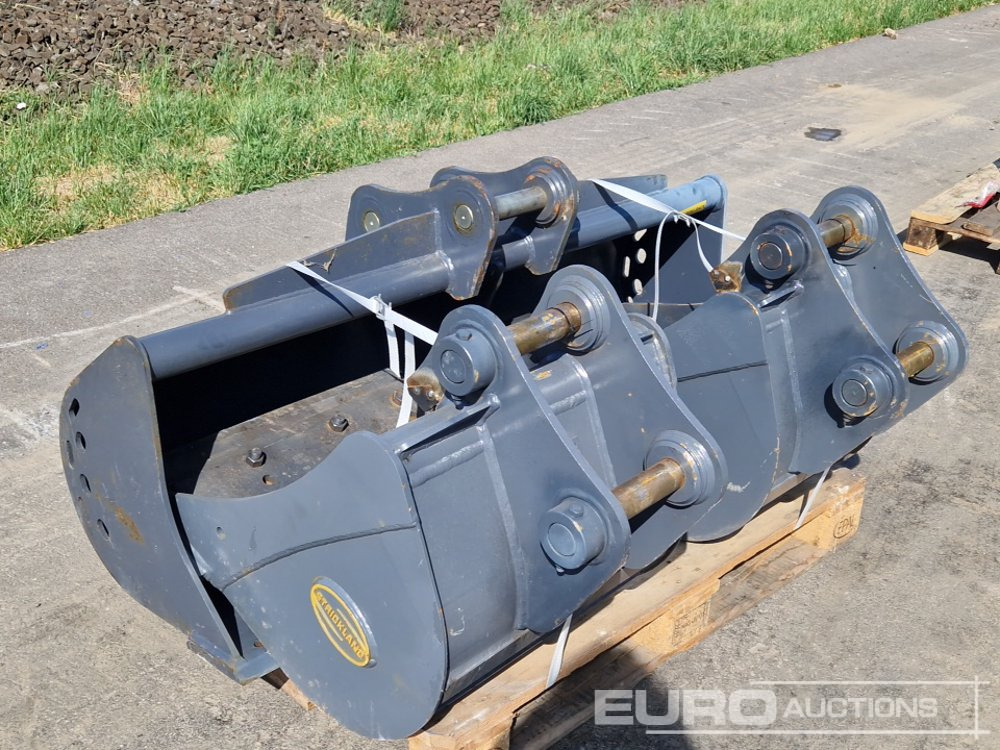 Unused Strickland 60" Ditching, 24", 18" Digging Buckets, 45mm Pin to suit Doosan DX55/60 (3 of) - Bucket: picture 4 Unused Strickland 60" Ditching, 24", 18" Digging Buckets, 45mm Pin to suit Doosan DX55/60 (3 of) - Bucket: picture 4