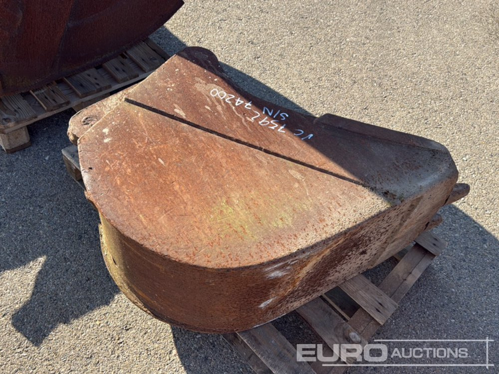 16" Digging Bucket to suit Backhoe Loader - Bucket: picture 4 16" Digging Bucket to suit Backhoe Loader - Bucket: picture 4