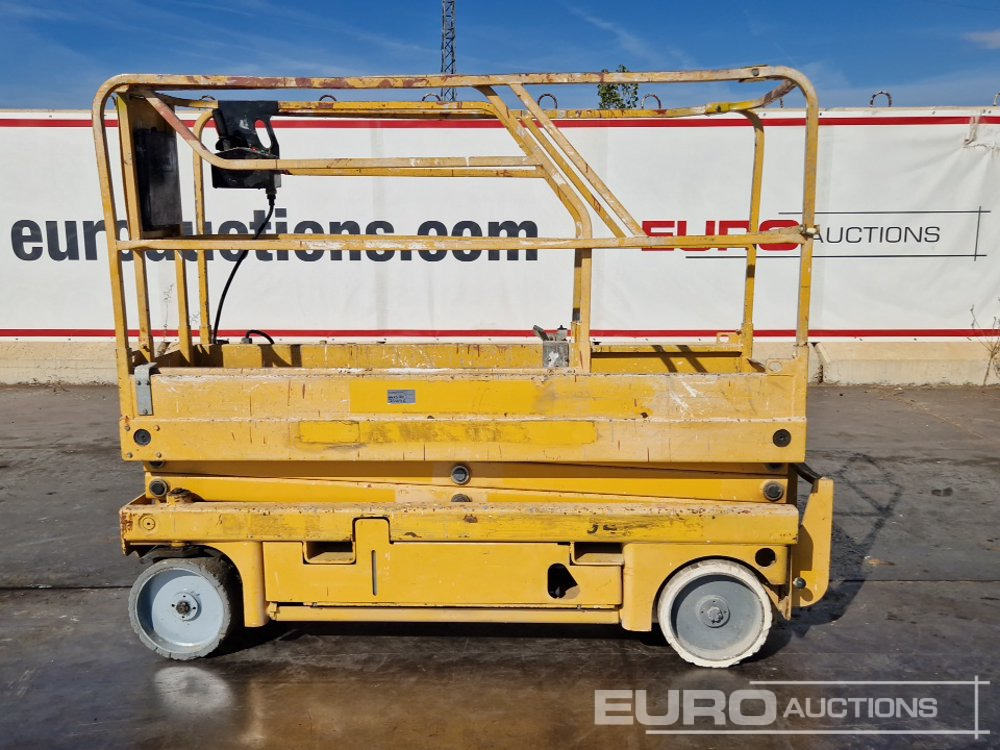 2006 Haulotte Compact 8 - Aerial platform: picture 2 2006 Haulotte Compact 8 - Aerial platform: picture 2