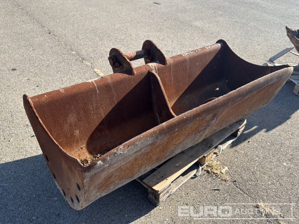 72" Ditching Bucket to suit Backhoe Loader - Bucket: picture 2 72" Ditching Bucket to suit Backhoe Loader - Bucket: picture 2