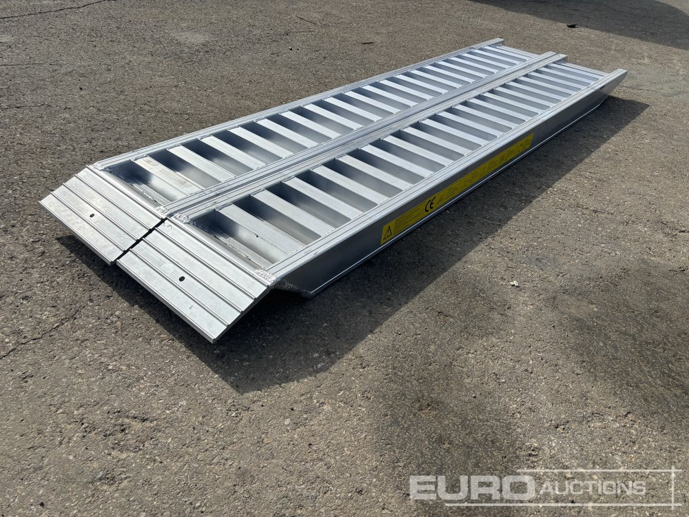 Aluminium Ramp (2 of) (250cm Length, 6Ton Capacity) - Construction equipment: picture 5 Aluminium Ramp (2 of) (250cm Length, 6Ton Capacity) - Construction equipment: picture 5