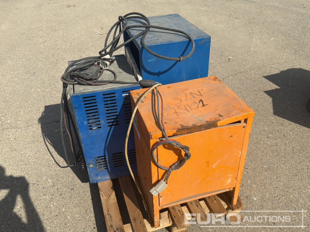 Forklift Chargers (3 of) - Attachment for Forklift: picture 1 Forklift Chargers (3 of) - Attachment for Forklift: picture 1