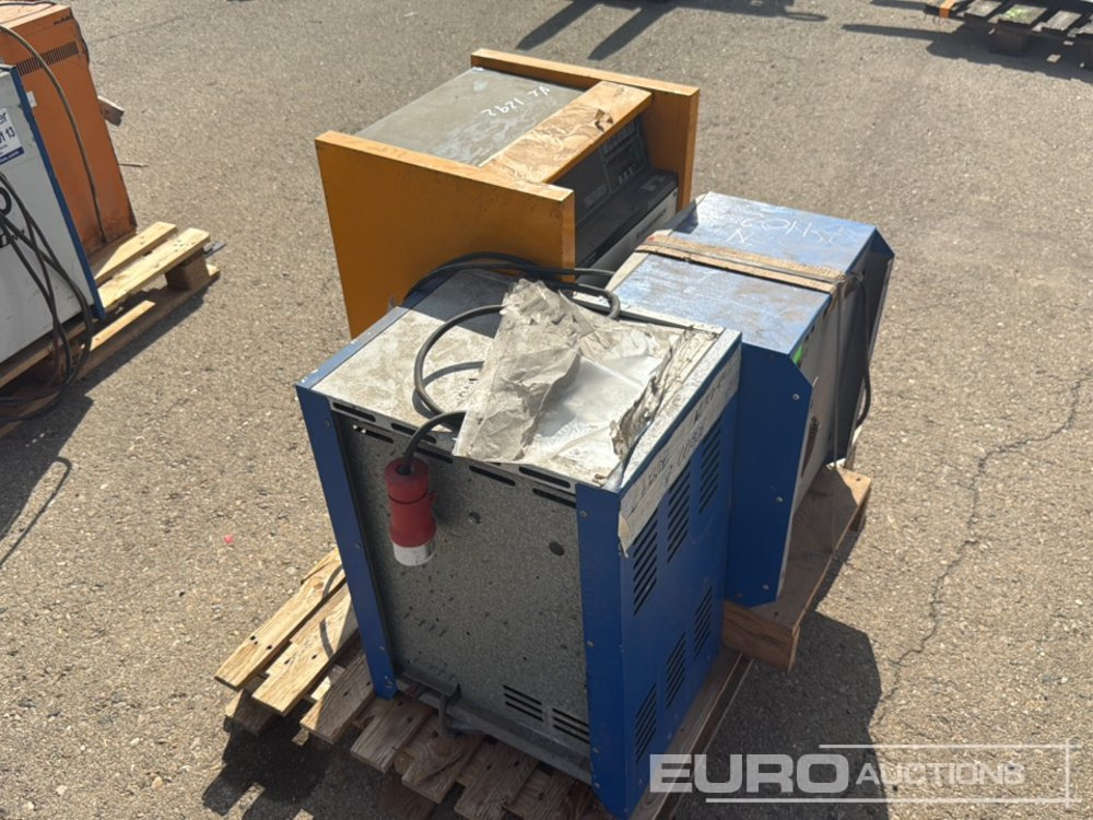 Forklift Chargers (3 of) - Attachment for Forklift: picture 4 Forklift Chargers (3 of) - Attachment for Forklift: picture 4