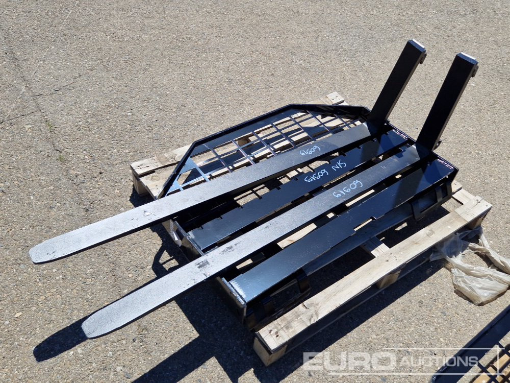 Unused 2025 Captok Forks, Carriage to suit Skidsteer Loader / Horquillas - Attachment for Skid steer loader: picture 1 Unused 2025 Captok Forks, Carriage to suit Skidsteer Loader / Horquillas - Attachment for Skid steer loader: picture 1