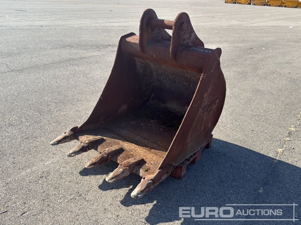 Eaco 44" Digging Bucket to suit Backhoe Loader - Bucket: picture 1 Eaco 44" Digging Bucket to suit Backhoe Loader - Bucket: picture 1