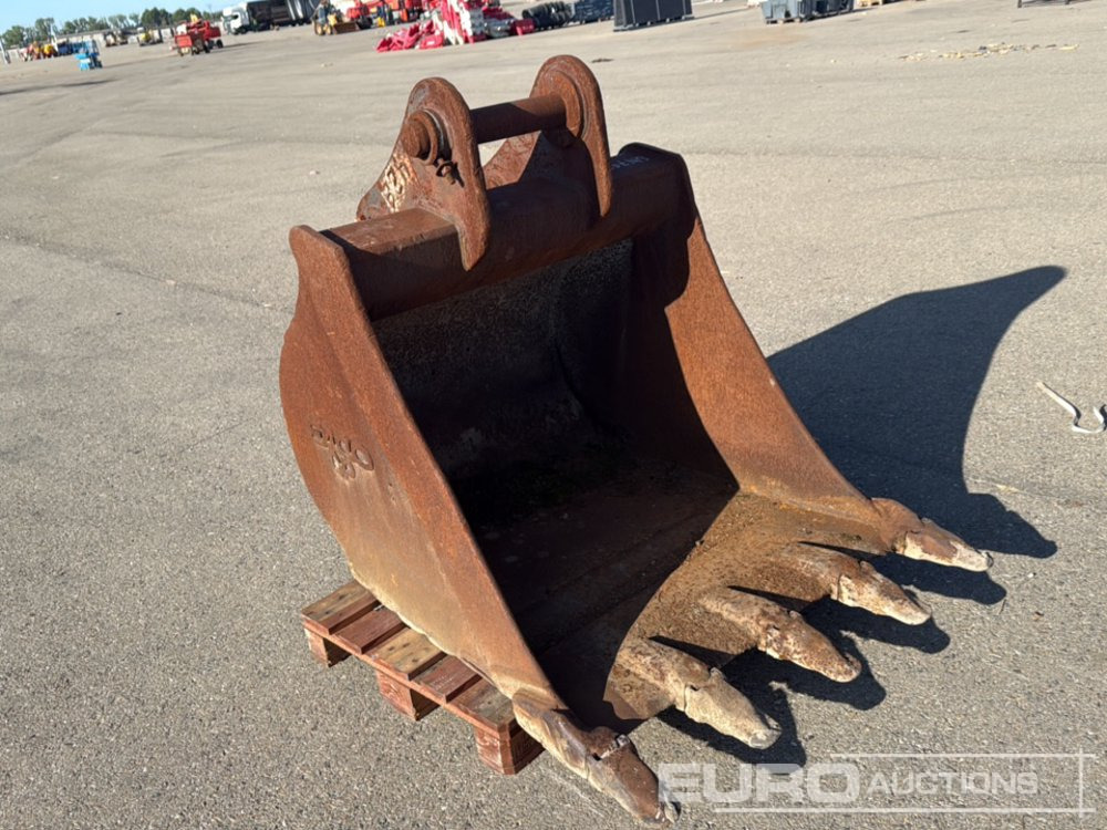 Eaco 44" Digging Bucket to suit Backhoe Loader - Bucket: picture 2 Eaco 44" Digging Bucket to suit Backhoe Loader - Bucket: picture 2