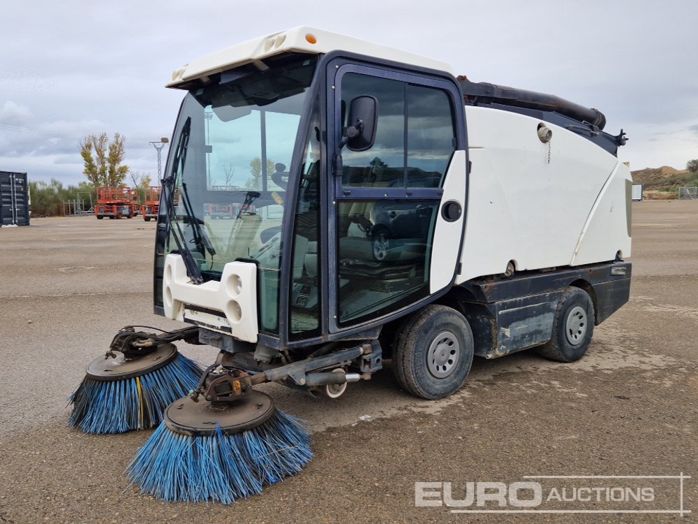 Johnston 142A 101T - Road sweeper: picture 1 Johnston 142A 101T - Road sweeper: picture 1