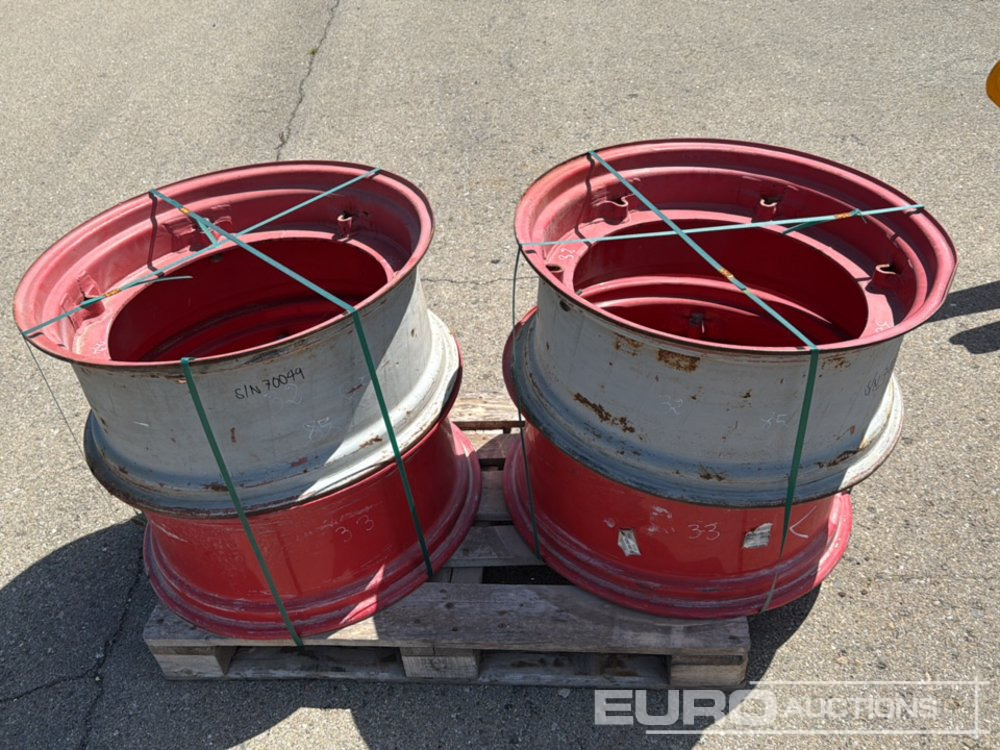 Pallet of 28'' Rims (4 of) - Construction equipment: picture 1 Pallet of 28'' Rims (4 of) - Construction equipment: picture 1