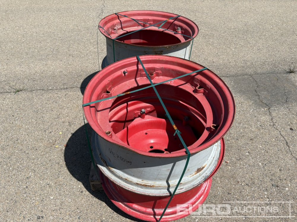 Pallet of 28'' Rims (4 of) - Construction equipment: picture 2 Pallet of 28'' Rims (4 of) - Construction equipment: picture 2