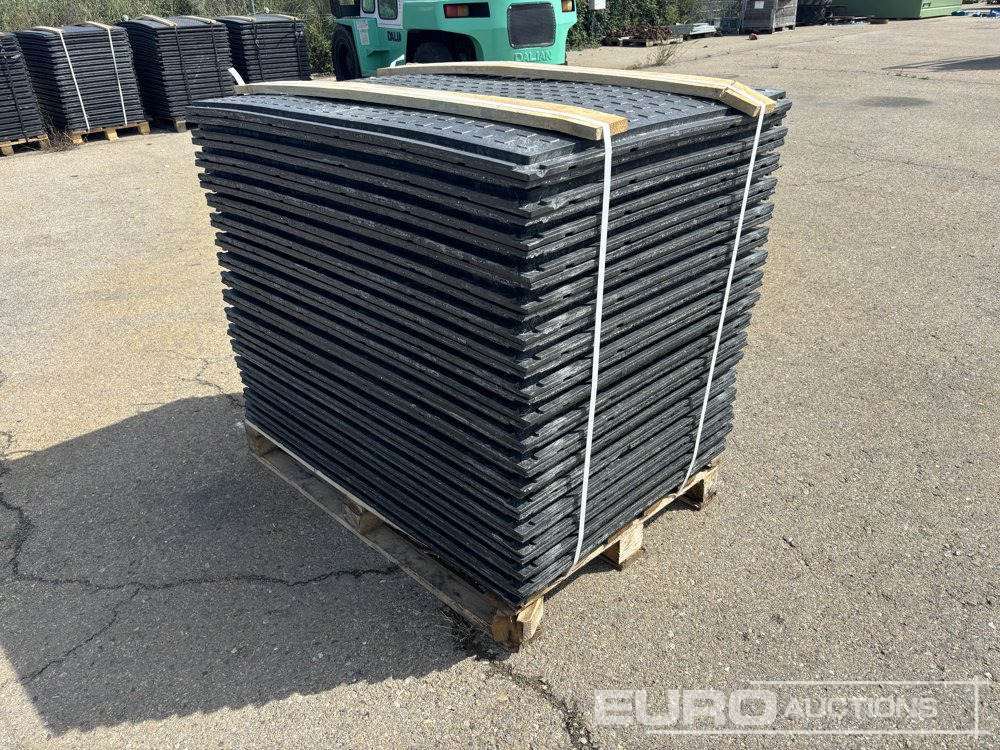 Pallet of Plastic Connectable Road Plates, 1200x800x28mm, 22kg per Plate (35 of) - Construction equipment: picture 3 Pallet of Plastic Connectable Road Plates, 1200x800x28mm, 22kg per Plate (35 of) - Construction equipment: picture 3