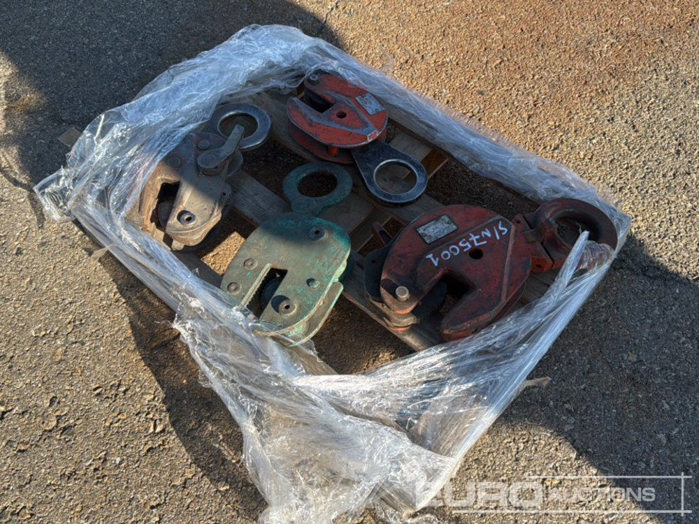 Pallet of Pulleys (4 of) - Construction equipment: picture 4 Pallet of Pulleys (4 of) - Construction equipment: picture 4
