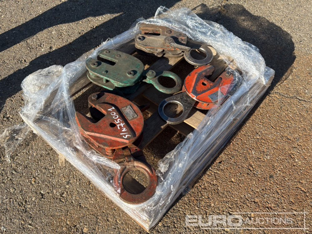 Pallet of Pulleys (4 of) - Construction equipment: picture 1 Pallet of Pulleys (4 of) - Construction equipment: picture 1