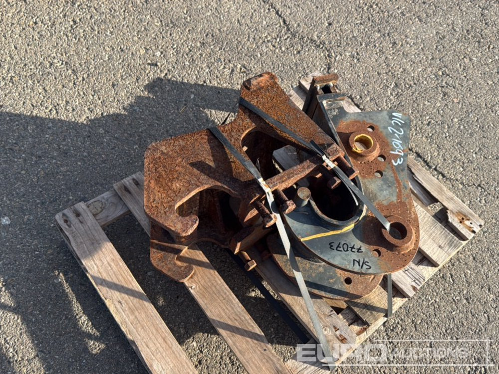 Pallet of Quick Hitches (2 of) / Enganches Rápidos - Quick coupler: picture 3 Pallet of Quick Hitches (2 of) / Enganches Rápidos - Quick coupler: picture 3