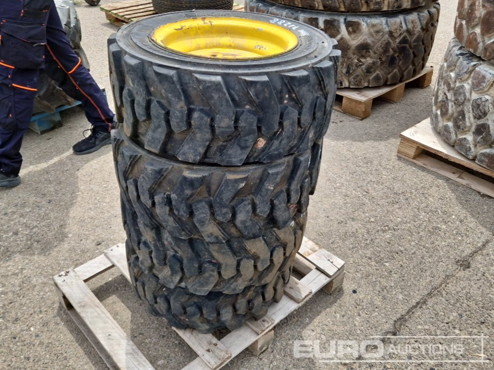 Pallet of Wheels to suit TeleTruck (4 of) / Ruedas para Telescópica - Tire: picture 1 Pallet of Wheels to suit TeleTruck (4 of) / Ruedas para Telescópica - Tire: picture 1