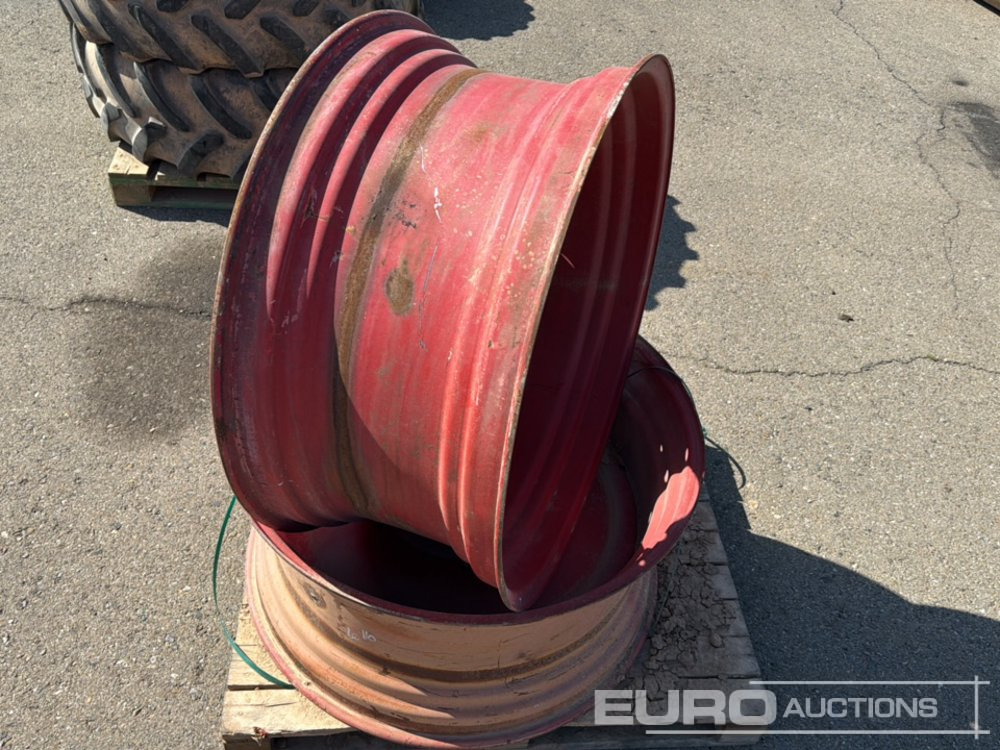 Pallet with 48'' 8-Lug Rims (2 of) - Tire: picture 3 Pallet with 48'' 8-Lug Rims (2 of) - Tire: picture 3