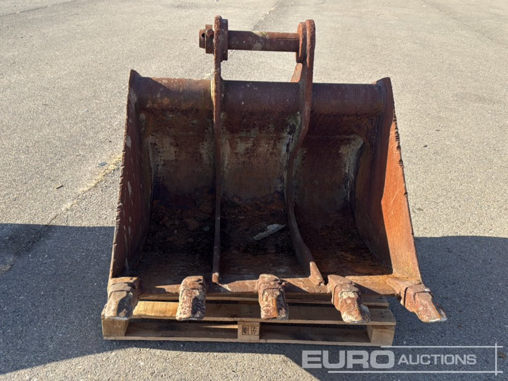 Puma 45" Digging Bucket to suit Backhoe Loader - Bucket: picture 5 Puma 45" Digging Bucket to suit Backhoe Loader - Bucket: picture 5