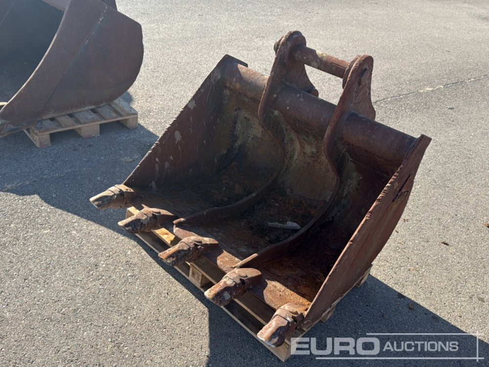 Puma 45" Digging Bucket to suit Backhoe Loader - Bucket: picture 1 Puma 45" Digging Bucket to suit Backhoe Loader - Bucket: picture 1