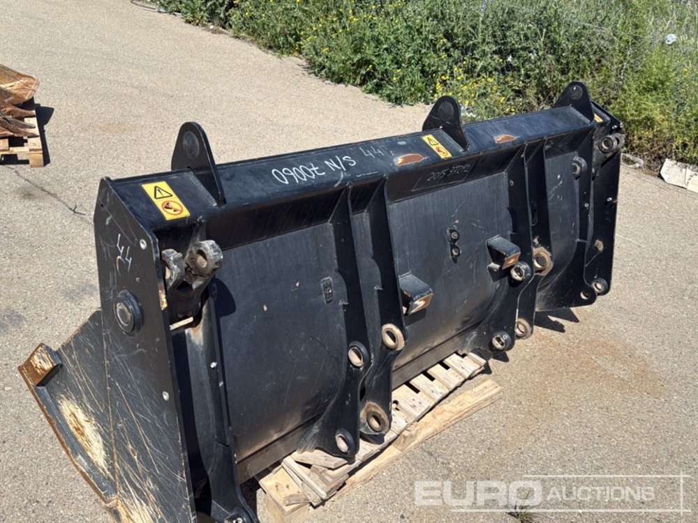 Shovel 6in1 Clam 10m3 7'8'' Wide to Suit JCB 3CX - Bucket: picture 4 Shovel 6in1 Clam 10m3 7'8'' Wide to Suit JCB 3CX - Bucket: picture 4
