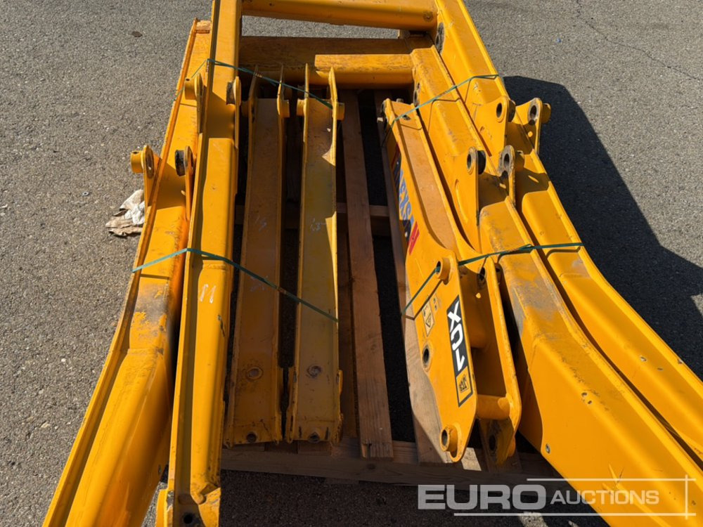 JCB Front Loader Arm to suit Backhoe 3CX-4CX (2 of), Back Arm to Suit Backhoe 1CX (3 of) - Spare parts: picture 5 JCB Front Loader Arm to suit Backhoe 3CX-4CX (2 of), Back Arm to Suit Backhoe 1CX (3 of) - Spare parts: picture 5