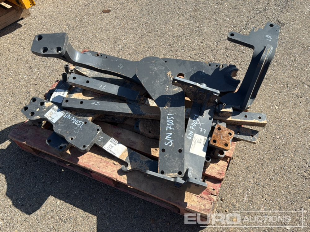 Pallet of Various Loaders Brackets to Suit Fendt - Spare parts for Agricultural machinery: picture 1 Pallet of Various Loaders Brackets to Suit Fendt - Spare parts for Agricultural machinery: picture 1