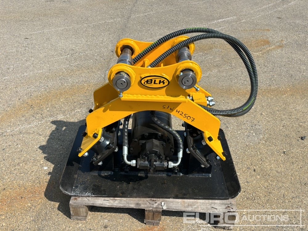 Unused 2025 BLK 04 - Hydraulic hammer: picture 2 Unused 2025 BLK 04 - Hydraulic hammer: picture 2